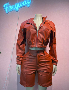 طقم نسائي من قطعتين لخريف 2025، جاكيت كاجوال بغطاء للرأس من الجلد الصناعي مع سحاب وأكمام طويلة + شورت متناسق من الجلد الصناعي - Product Image 3