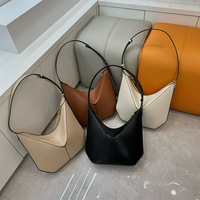 Sac fourre-tout pour femme en cuir véritable Molk personnalisé avec logo en relief, design bandoulière en forme de V tendance