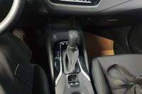 Toyota Corolla Hybride 1.8L Édition Elite Automatique Berline d'occasion 2023 Volant à Gauche Pneus R16 Feux LED Toit Ouvrant Fonctions Intelligentes Euro VI 5
