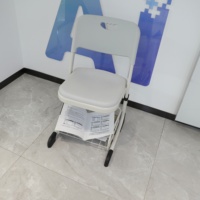 Bureaux d'école en métal réglables, confortables, durables et écologiques avec chaises à plateau en bois pour les cours de soutien scolaire des élèves du collège