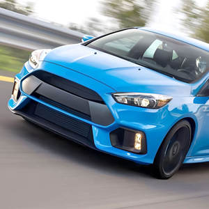 Cubierta de Luz Antiniebla Delantera para Ford Focus RS, Acabado Negro Brillante con Textura de Fibra de Carbono, Material ABS, Fijación con Tornillos, Embellecedor de Parachoques 2012-2018 - Product Image 1