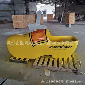 Escultura de zapato de fibra de vidrio Waterdrinker, de resina, hecha a mano, duradera, para exteriores - Product Image 1