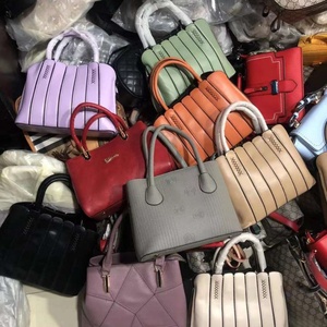 Sacs d'occasion VIP de haute qualité sélectionnés en balles – Sacs à bandoulière et sacs fourre-tout de marque - Product Image 3