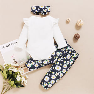 Ensemble de 3 pièces pour bébé nouveau-né : haut à nœud blanc, pantalon fleuri, combinaison personnalisée - Product Image 3
