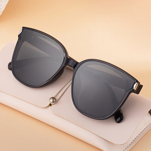 Lunettes de soleil polarisées à monture carrée Ks-3914 pour femmes, avec verres en nylon, protection UV400, type 3, monture noire - Product Image 4