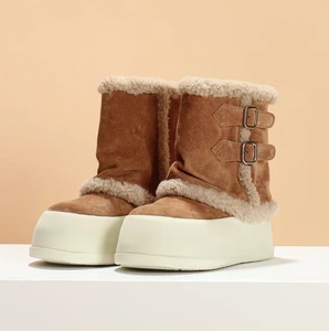 Botas de Invierno Cálidas con Plataforma Gruesa para Mujer, Parte Superior de Gamuza, Ribete de Piel Sintética, Doble Hebilla Metálica, Botas de Nieve GG a Media Pantorrilla - Product Image 4