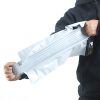 Vente en gros de 100 sacs d'expédition en plastique blancs autocollants en rouleau, pochettes d'envoi en vrac, sacs postaux en polyéthylène pour colis