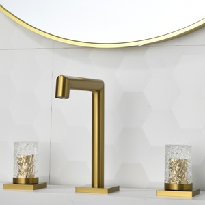 <span class=keywords><strong>Robinet</strong></span> de salle de bain à trois trous en verre cristal avec bec en U inversé à angle droit, finition or brossé - Product Image 4