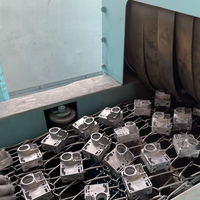 Machine de sablage à bande métallique pour pièces automobiles en aluminium moulé sous pression, finition de surface de plaques minces, sablage double face, moteur et boîte de vitesses