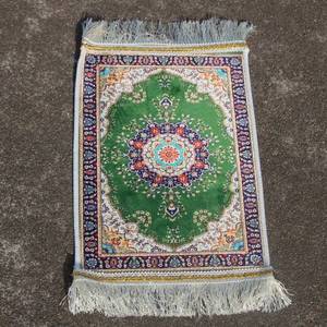 Alfombra de oración islámica plegable, antideslizante, lavable y con diseño floral, adecuada para picnics familiares y camping - Marca YASEEN - Product Image 1