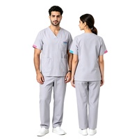 Tenue Médicale Professionnelle : Ensemble Blouse et Pantalon Col V en Polyester pour Hôpital, Clinique, Salle d'Opération – Uniforme Médical pour Médecins et Infirmières (OEM)