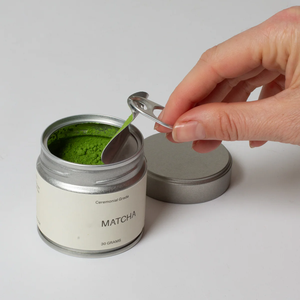 Té <span class=keywords><strong>Verde</strong></span> Orgánico <span class=keywords><strong>Matcha</strong></span>, Bebidas de Té <span class=keywords><strong>Matcha</strong></span>, Polvo de <span class=keywords><strong>Matcha</strong></span> de Grado Ceremonial, Empacado en Latas de 30g OEM - Product Image 1