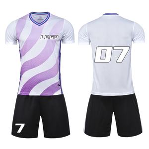 2024 Custom Logo Fußball trikot Schnellt rocknende und atmungsaktive Fußball uniform Hot Sale Anpassbare Fußball bekleidung - Product Image 3