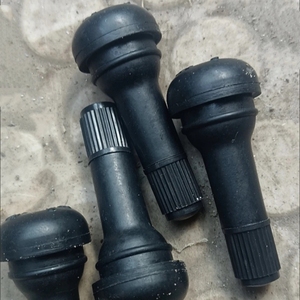 <span class=keywords><strong>Valve</strong></span> de <span class=keywords><strong>pneu</strong></span> de voiture tubeless en caoutchouc noir à clipser TR413 TR414 avec capuchon anti-poussière - Product Image 3