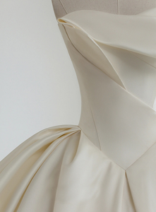 Robe de mariée classique bustier en satin ivoire avec traîne cathédrale, <span class=keywords><strong>voile</strong></span>, jupon et gants inclus - Product Image 4