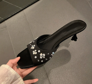 <span class=keywords><strong>Mules</strong></span> à bride arrière <span class=keywords><strong>beiges</strong></span> pour femmes avec ornements de fleurs en strass et talons aiguilles - Product Image 6