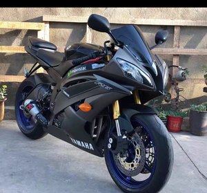 Moto sportive Yamaha1 YZF <span class=keywords><strong>R6</strong></span> 600cc : 4 cylindres refroidis par eau, luxe haut de gamme, puissance de piste et confort de conduite - Product Image 4