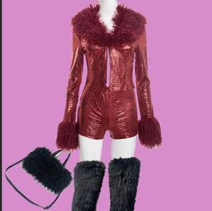 ชุดเซ็ท 2 ชิ้น เสื้อแจ็คเก็ตแขนยาวทรงเข้ารูปแบบซิปสำหรับผู้หญิง และกางเกงขาสั้นออกกำลังกายสไตล์ไบค์เกอร์  ชุดลำลองสำหรับออกกำลังกาย - Product Image 1