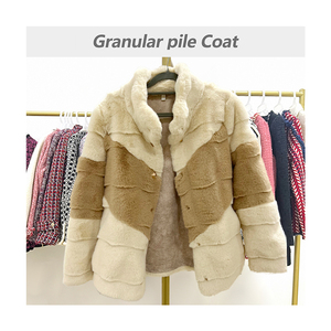 Queue d'hiver courte originale pour femmes, vente en gros <span class=keywords><strong>de</strong></span> produits d'occasion à prix réduit, vêtements décontractés en fourrure épaissie en polaire à grain pour femmes - Product Image 5