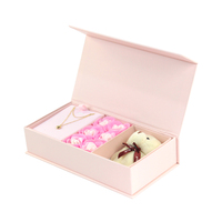 Boîte-cadeau d'emballage de bijoux de fleur de savon magnétique rose de logo personnalisé pour la Saint-Valentin fête des mères avec insertion de mousse de velours