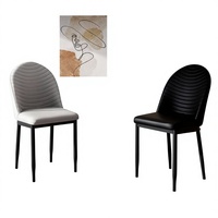 Chaise de salle à manger de luxe léger avec structure en métal Caterpillar, revêtement en cuir, dossier épais et solide, sans accoudoirs, non pliable, pour usage commercial