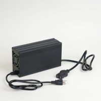 Chargeur de batterie Li-ion LiFePO4 60V12A OEM ODM direct usine avec plusieurs protections de sécurité et charge rapide