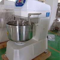 Nouvelle machine à pétrir entièrement automatique de grande capacité (130 L, 60 kg) pour la fabrication de nombreuses galettes de légumes, tartes au maïs, crêpes et raviolis.