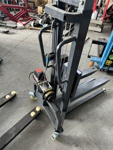 Mini Montacargas Eléctrico Portátil de 300 kg con Batería de Plomo-Ácido y Componentes PLC, Motor AC/DC para Almacenes - Product Image 5