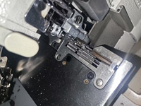 Machine à coudre surjeteuse motorisée entièrement automatique d'occasion SIRUBA 698D de Taïwan, vitesse de 5500 points/min, épaisseur de 5,5 mm pour la couture de vêtements tricotés