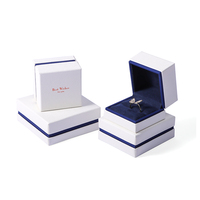 Scatola d'imballaggio dei gioielli di carta magnetica del regalo del cartone bianco superiore di vibrazione su ordinazione all'ingrosso di Romi