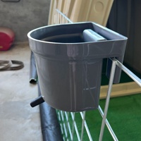 CASHT Nouveau Seau d'alimentation pour veau en PP gris 4L, avec tétine suspendue pour ferme, étable, grange, enclos à bétail