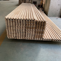 Fabrication en usine 150mm cannelé MDF 4 Runner Grill panneau mural et accessoires lattes de bois verticales panneaux cannelés en bois de pin