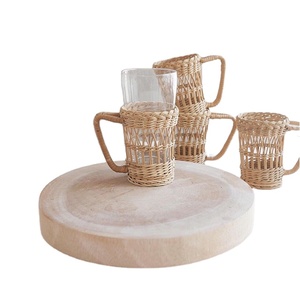 Ensemble de tasses en rotin artisanal en canne indonésienne et herbe jaune, personnalisable et créatif - Product Image 1