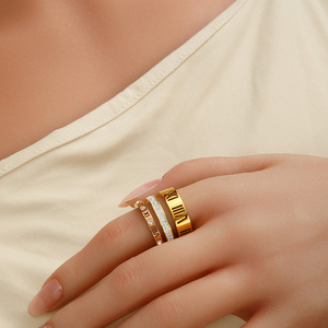 Anelli di Lusso Impermeabili in Acciaio Inossidabile 18K Oro con Numeri Romani e Zirconia Cubica YF2931 - Product Image 5