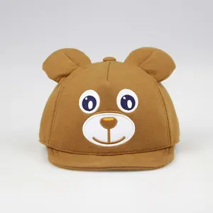 OEM ricamo personalizzato cartone animato orso cappello per bambini, commercio all'ingrosso 5 pannello piatto a tesa piatta per bambini tappo Snapback con orecchio