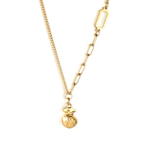 Collana con Ciondolo a Catena in Acciaio Inossidabile Placcato Oro 18K Anti-ossidazione, Design Trendy Impermeabile a Forma di Sacchetto Portafortuna - Product Image 1