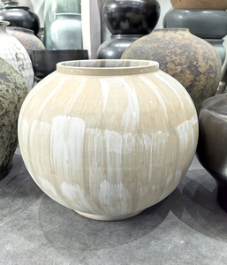 Haute qualité Beige Grand Pot Rond En Terre Cuite À La Main Rustique En Céramique Jardinière Décorative Grande Urne En Argile Texturée Vase De Sol En Argile - Product Image 3