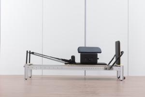 <span class=keywords><strong>Lit</strong></span> <span class=keywords><strong>de</strong></span> Pilates Reformer en alliage d'aluminium avec <span class=keywords><strong>barre</strong></span> <span class=keywords><strong>de</strong></span> pieds infinie Full Track - Product Image 3