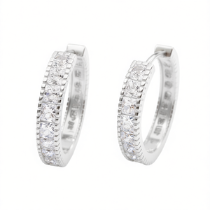 Orecchini a Cerchio in Oro Bianco E2033 con Diamanti Taglio Brillante Rotondo, Incastonatura a Canale, Gioielli Classici da Donna - Product Image 1