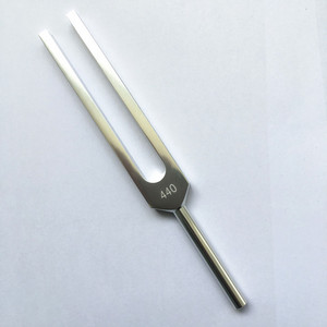 Aluminum alloy tuning fork, 440 tuning fork, A-key tuning fork, for <b>musical</b> <b>instruments</b>, includes a felt cover and tuning - Product Image 3