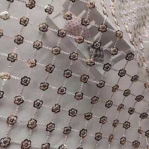 Элегантный Блестящий ромбовидный маленький цветок вышивка с плоским дном блестками Тюлевая ткань - Product Image 1