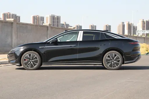 Nouvelle <span class=keywords><strong>BYD</strong></span> <span class=keywords><strong>Han</strong></span> L DM-i 2025, berline 4 portes 5 places, hybride rechargeable, 200 kW/315 Nm, autonomie NEDC de 170 km, idéale pour la famille - Product Image 4