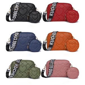 Borsa a Tracolla Moda con Cinturino Regolabile e Pochette Abbinata, Borsa a Tracolla Trapuntata a Cuore in PU - Product Image 1