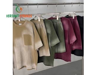 Verdant Strokes. Camisetas con estampados abstractos, diseños artísticos y no representacionales para la creatividad, ideales para galerías. - Product Image 5