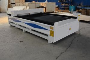 Machine de découpe laser CO2 de haute qualité à prix d'usine pour artisanat en acrylique, bois, caoutchouc, plastique, avec refroidissement par eau et support IA - Product Image 6
