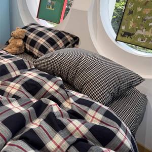 Set di Quattro Pezzi in Puro Cotone Stile Ins, Copripiumino e Lenzuola <span class=keywords><strong>a</strong></span> Quadretti Neri Semplici - Product Image 3