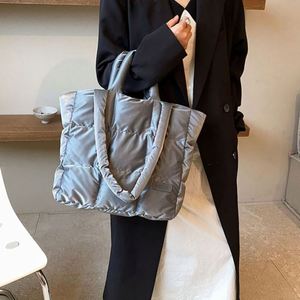 Sac fourre-tout matelassé de haute qualité, doux et moelleux, sac à main pour femme, sac à bandoulière pour le shopping - Product Image 4