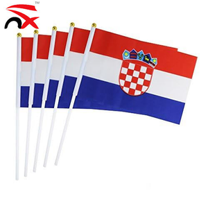 Ensemble de football personnalisé en gros Cadeau pour les fans 14*21cm Drapeau national croate à main avec poteau en plastique - Product Image 1