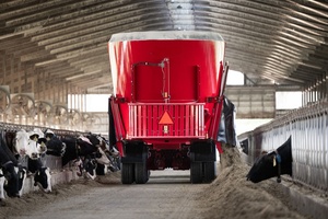 Nueva Mezcladora de Alimentos TMR Montada en Camión, Legal para Carretera, con Motor Diésel de Marca, 10 Ton/H, Bajo Consumo de Combustible, Trituración y Mezcla Integradas, Pequeña - Product Image 4