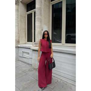 Costume de pantalon formel bordeaux avec décoration boutonnée - Product Image 3